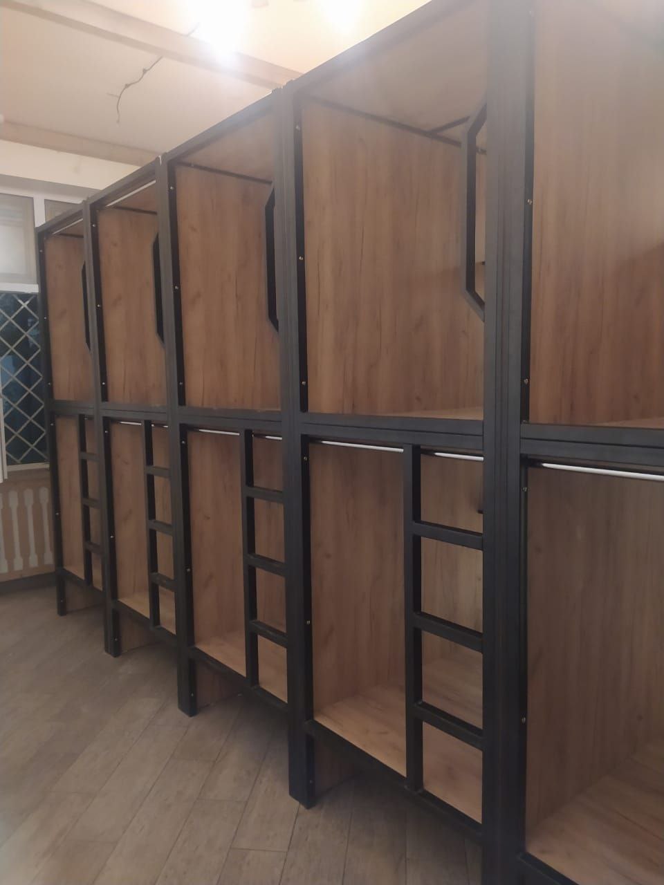 Ряд капсул для большой комнаты